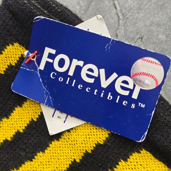 Forever Collectibles Knit Pittsburgh Pirates Scarf Black Gold Fringed Ends NWT - Picture 5 of 10